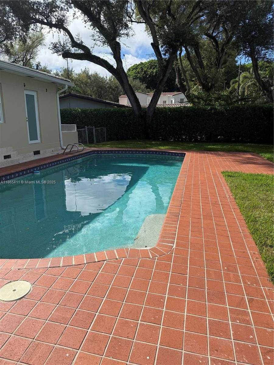 Small Image of 3618 PALMARITO ST, Coral Gables Number 14