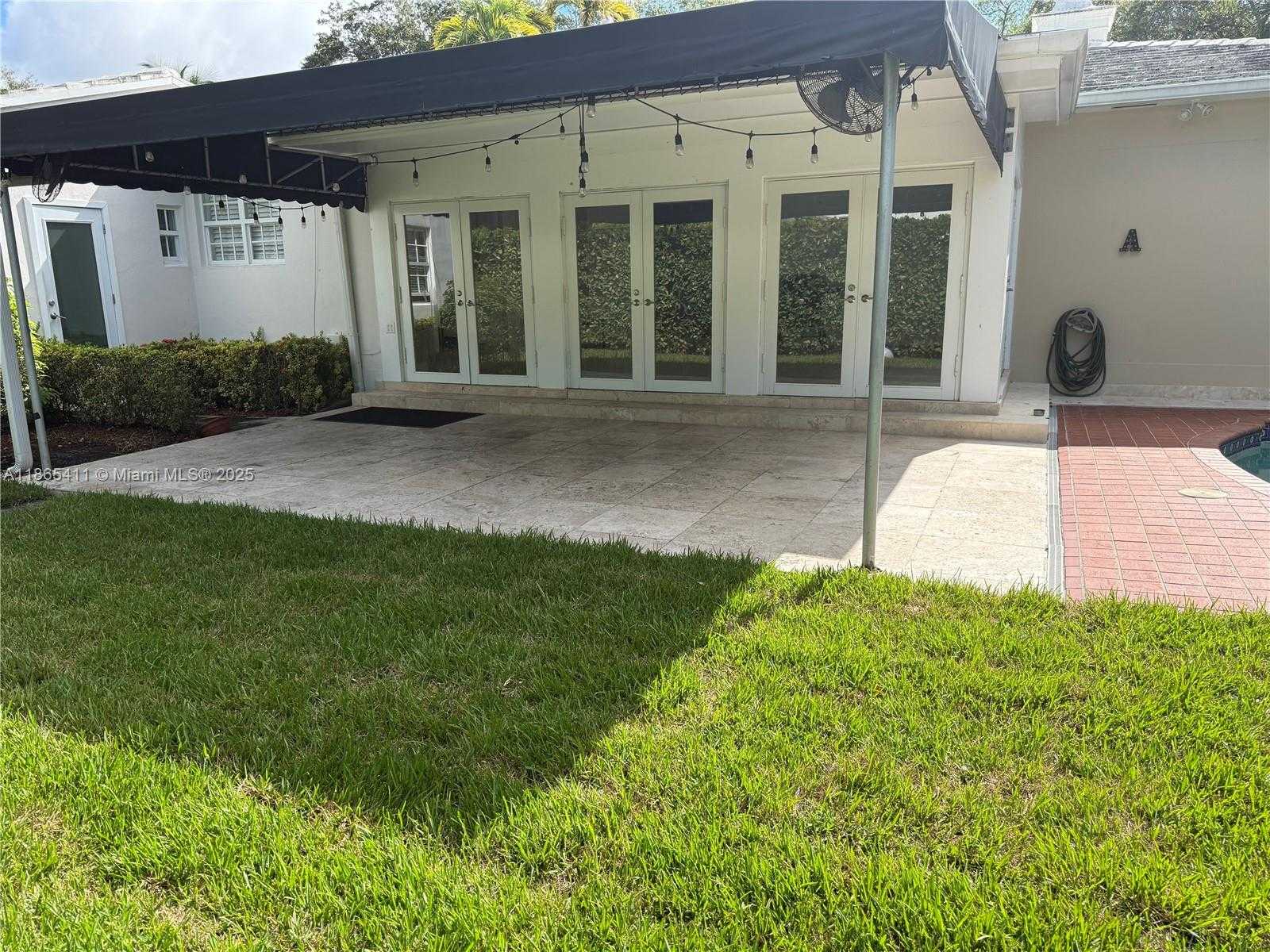Small Image of 3618 PALMARITO ST, Coral Gables Number 16
