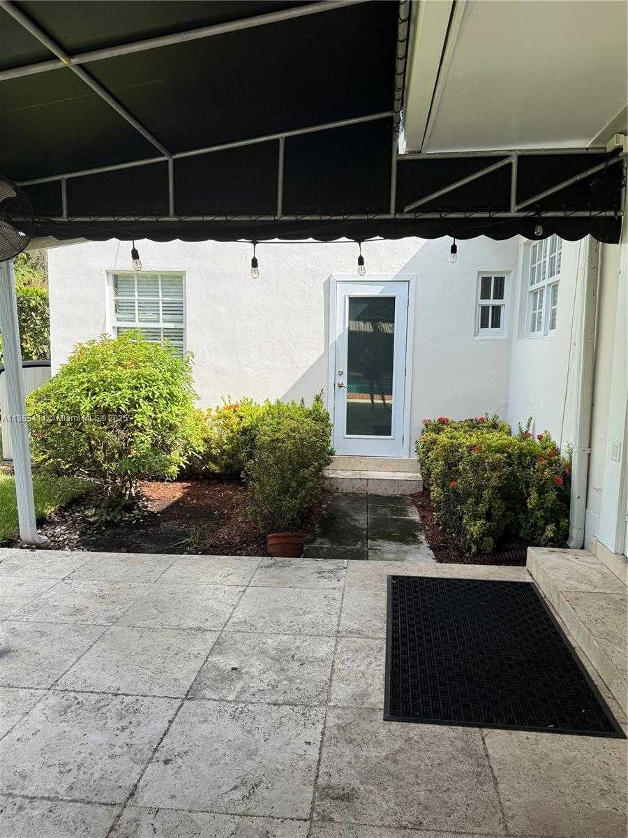 Small Image of 3618 PALMARITO ST, Coral Gables Number 17
