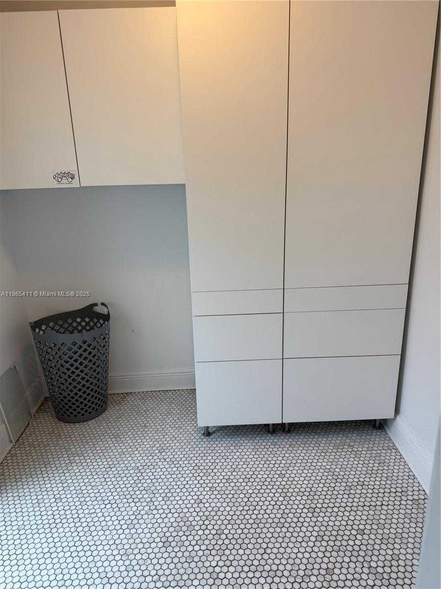 Small Image of 3618 PALMARITO ST, Coral Gables Number 20