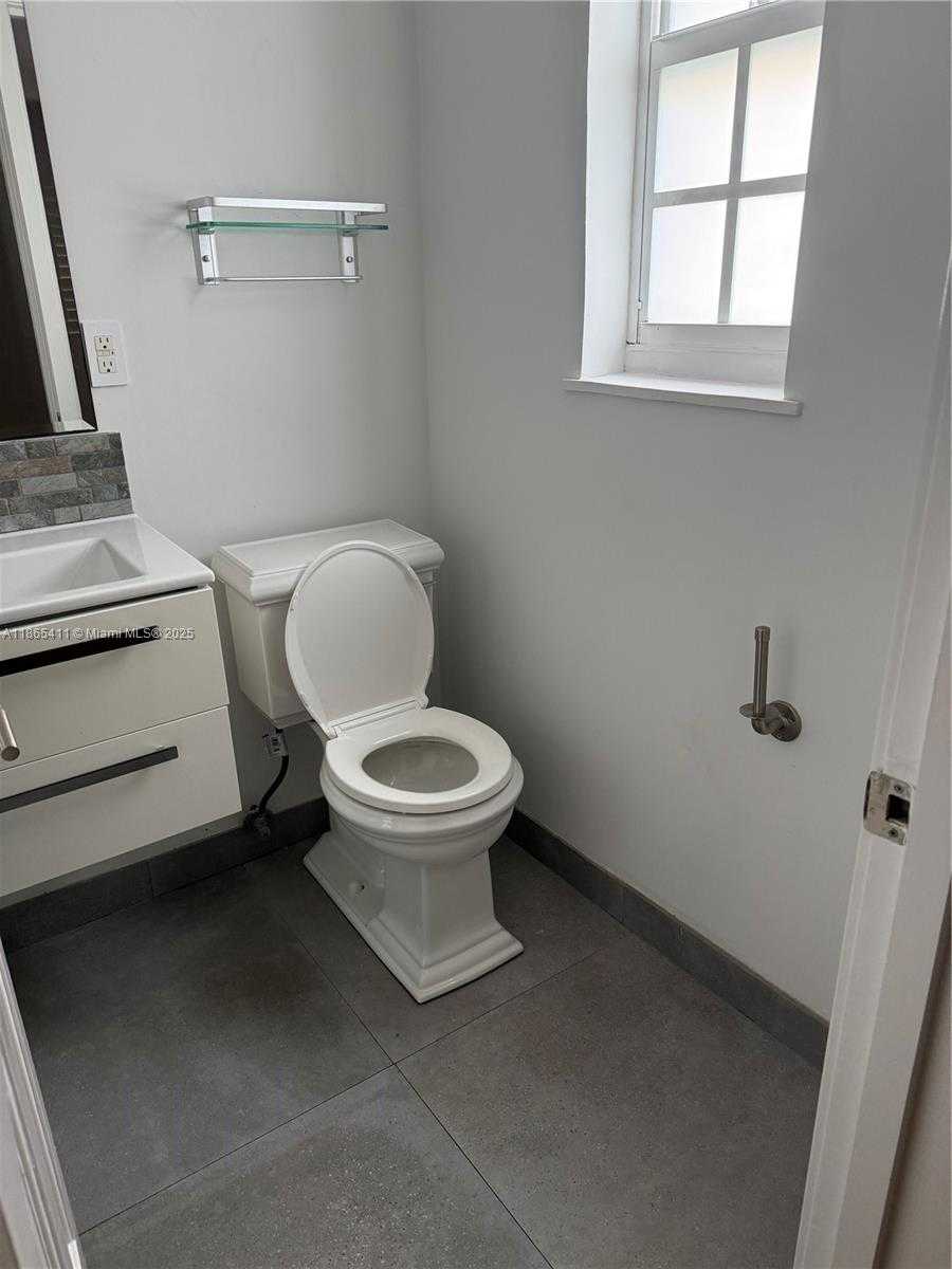 Small Image of 3618 PALMARITO ST, Coral Gables Number 37