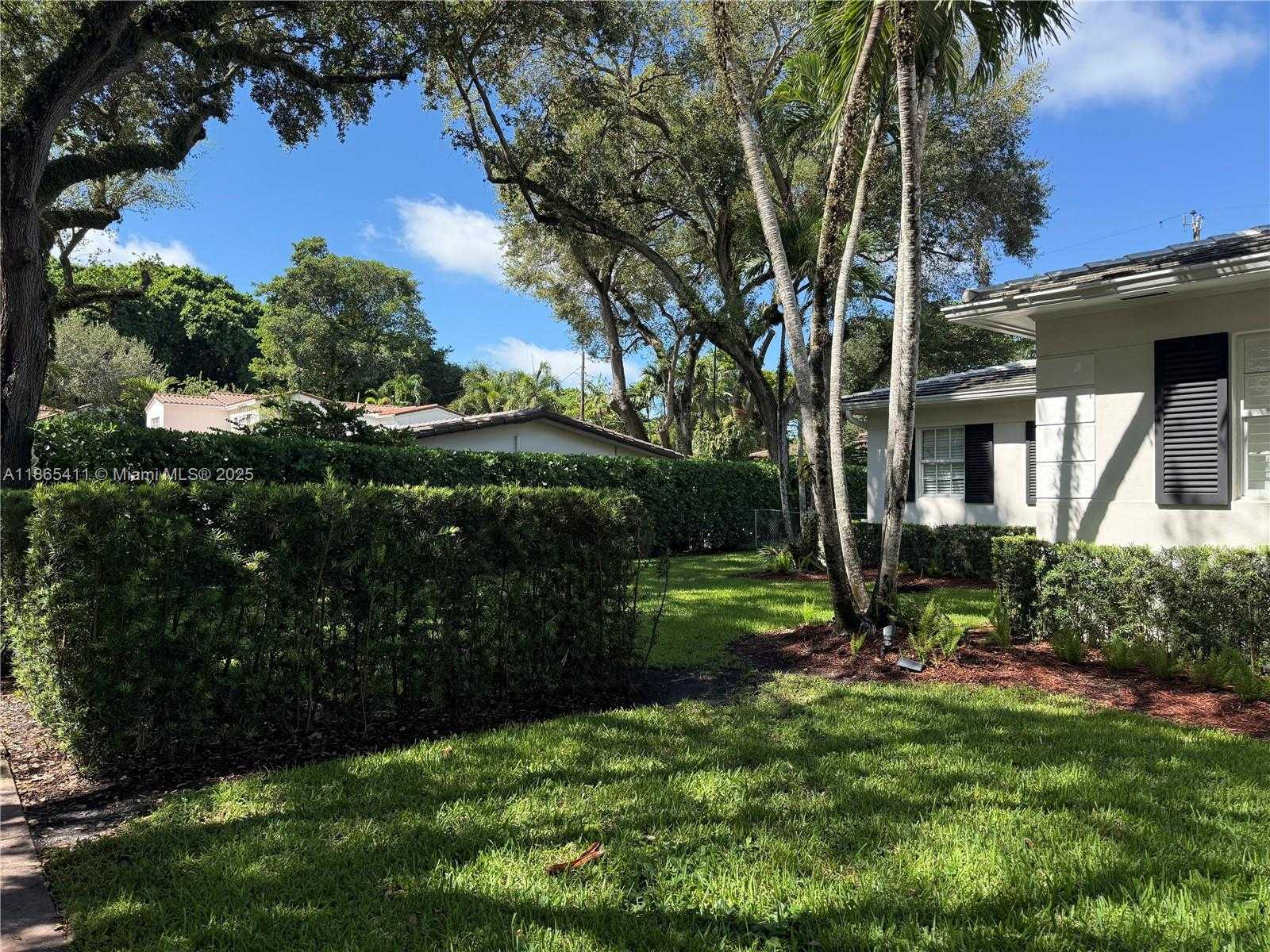 Small Image of 3618 PALMARITO ST, Coral Gables Number 4