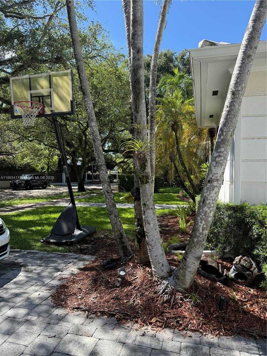 Small Image of 3618 PALMARITO ST, Coral Gables Number 5