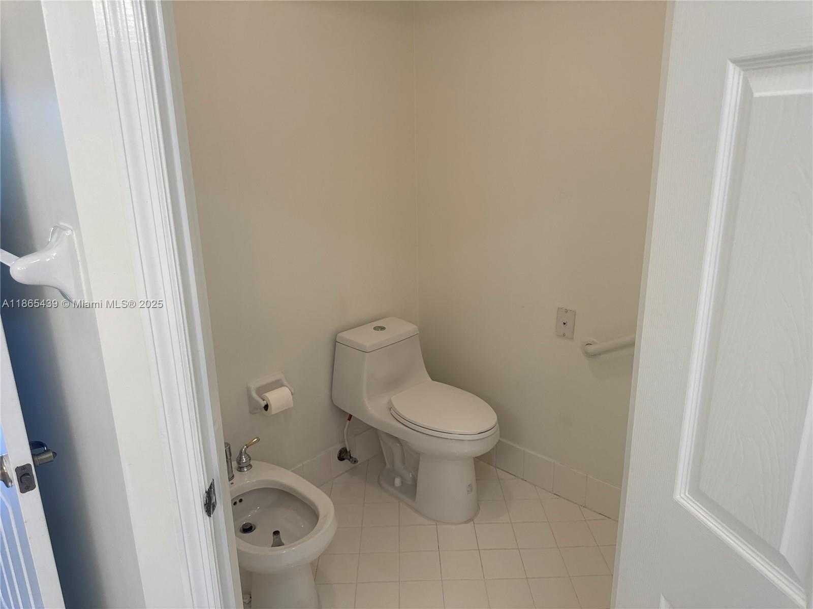 Small Image of 11482 NORTH WEST 69TH TER, Doral Number 40