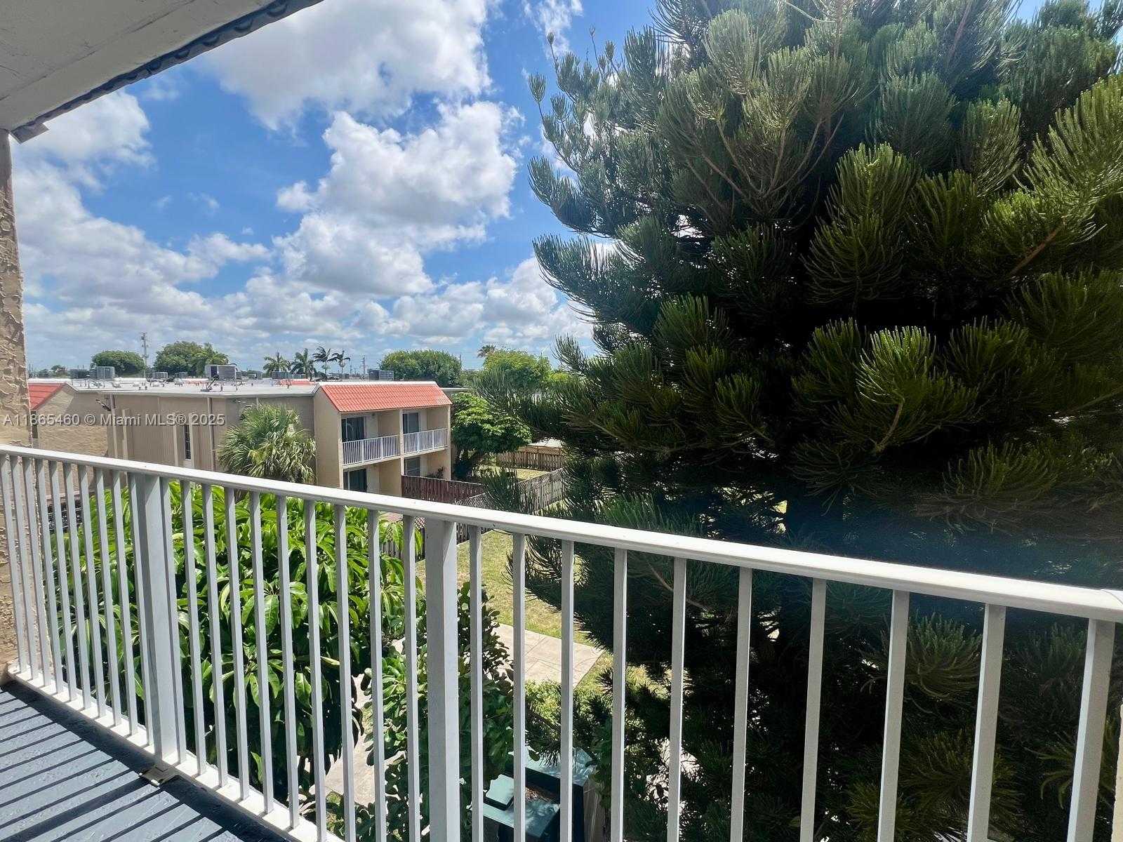Small Image of 4810 NORTH WEST 79TH AVE #305, Doral Number 14