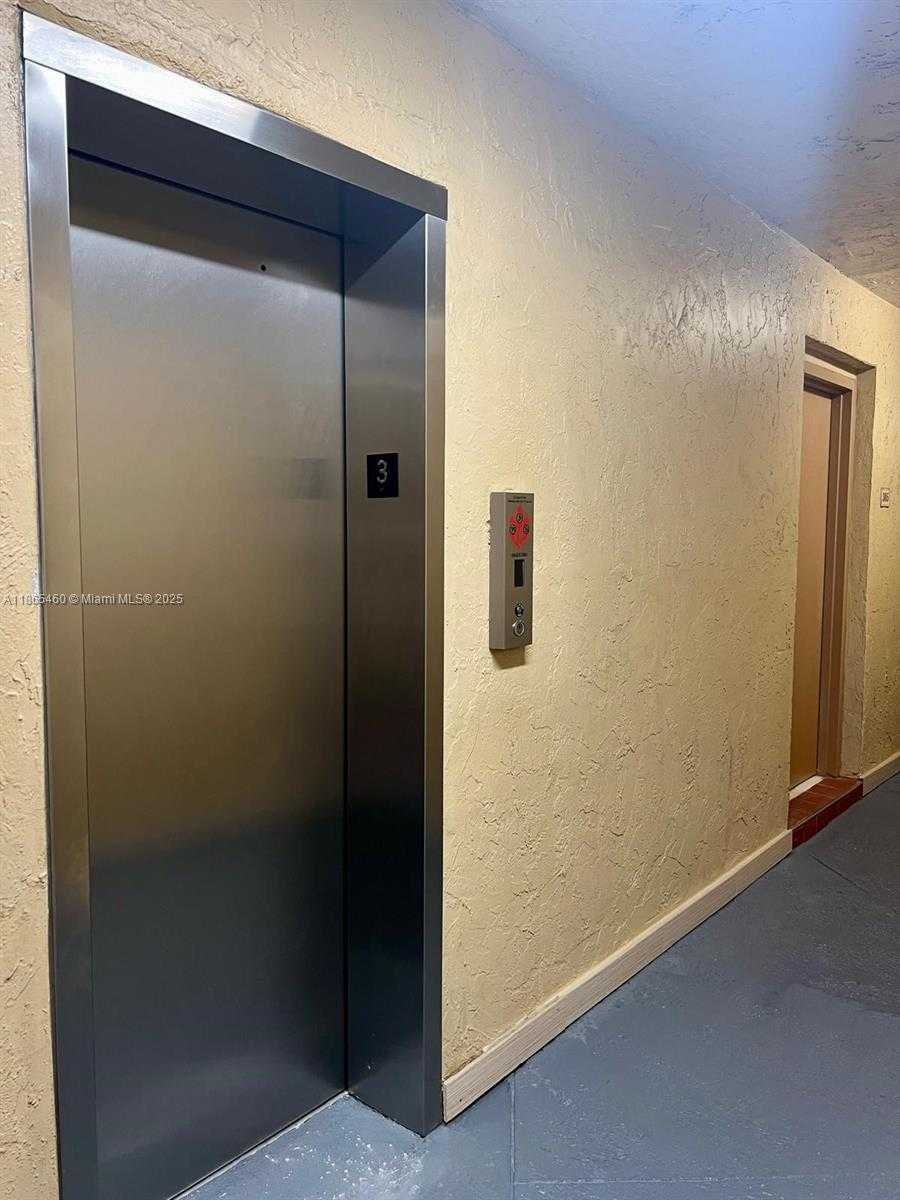 Small Image of 4810 NORTH WEST 79TH AVE #305, Doral Number 16