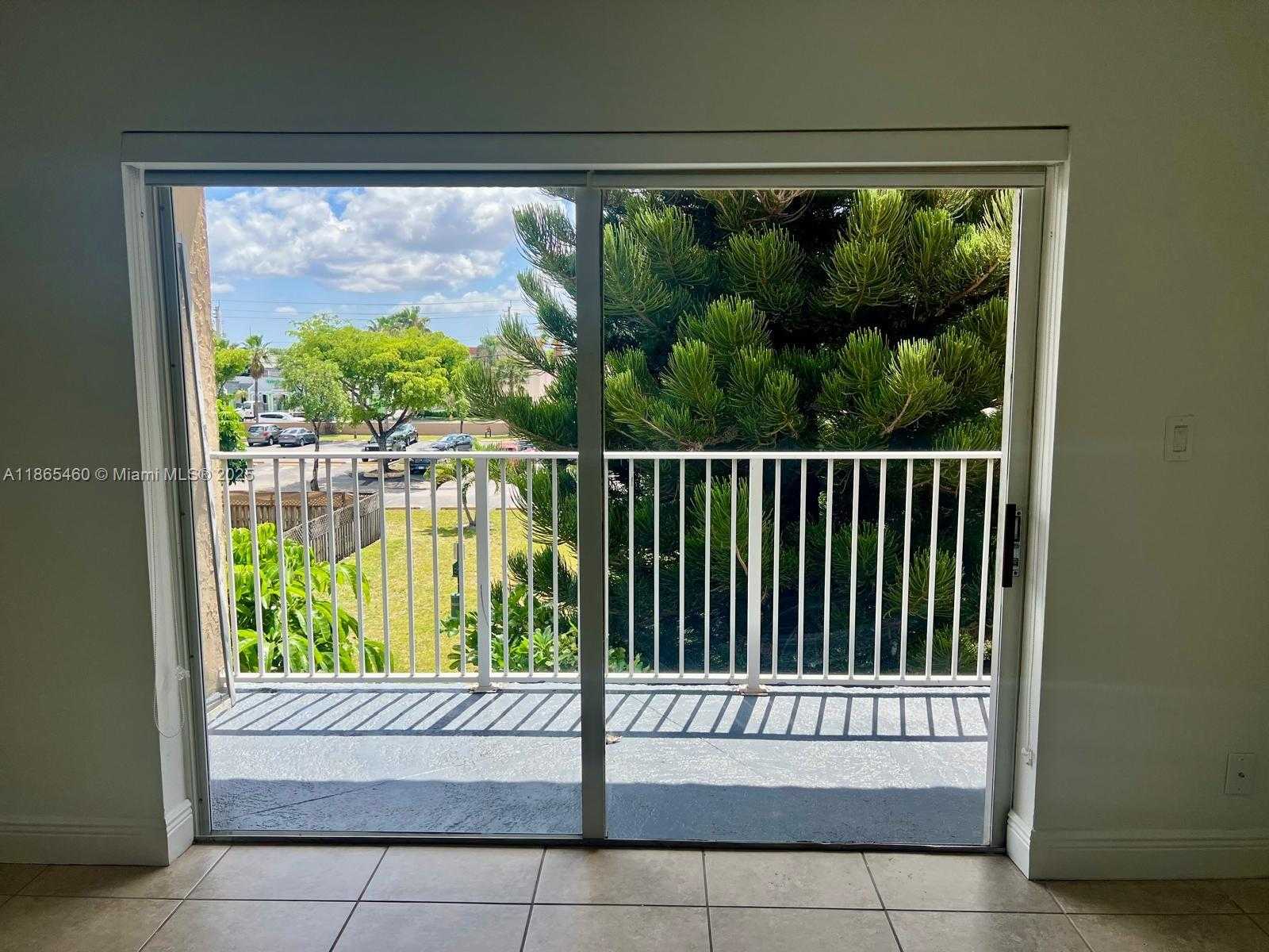 Small Image of 4810 NORTH WEST 79TH AVE #305, Doral Number 3