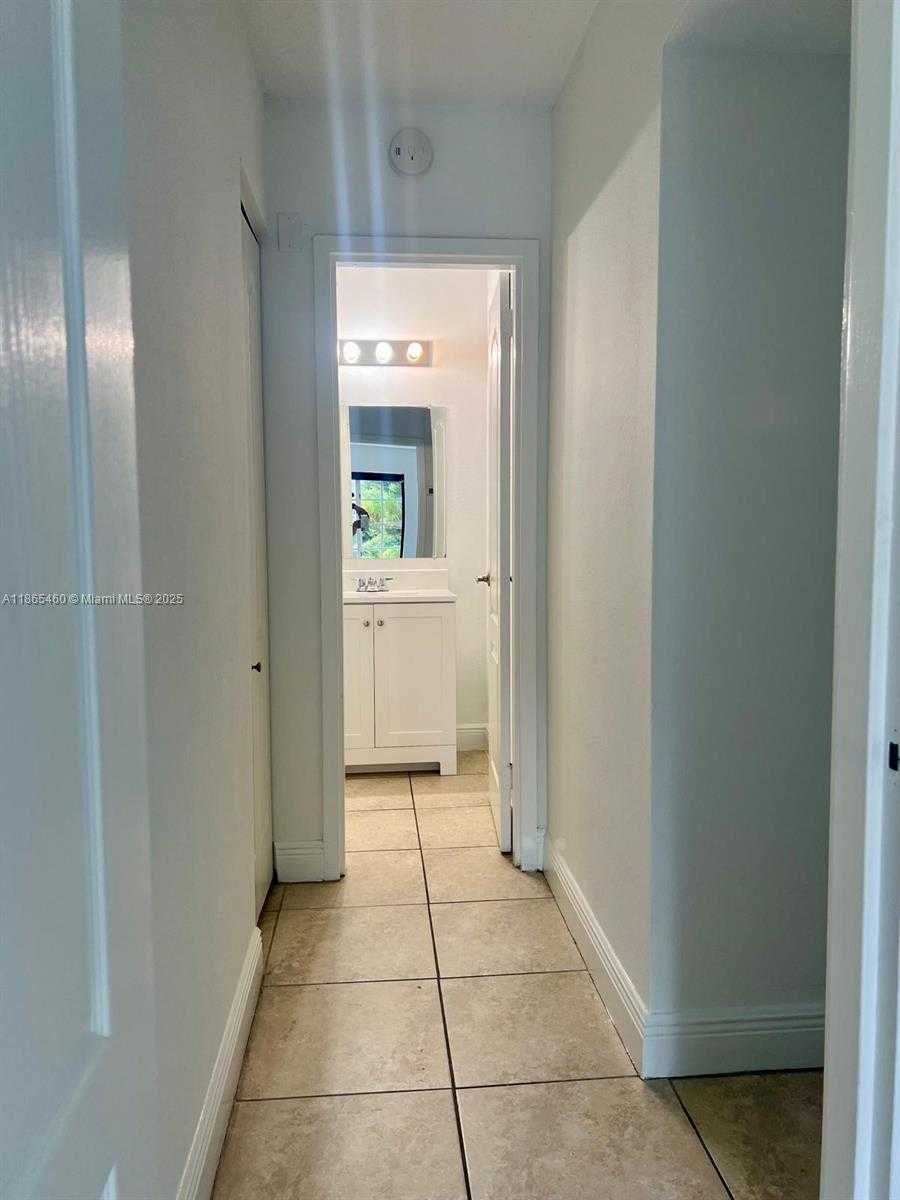 Small Image of 4810 NORTH WEST 79TH AVE #305, Doral Number 6