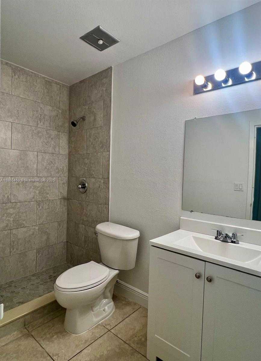 Small Image of 4810 NORTH WEST 79TH AVE #305, Doral Number 7