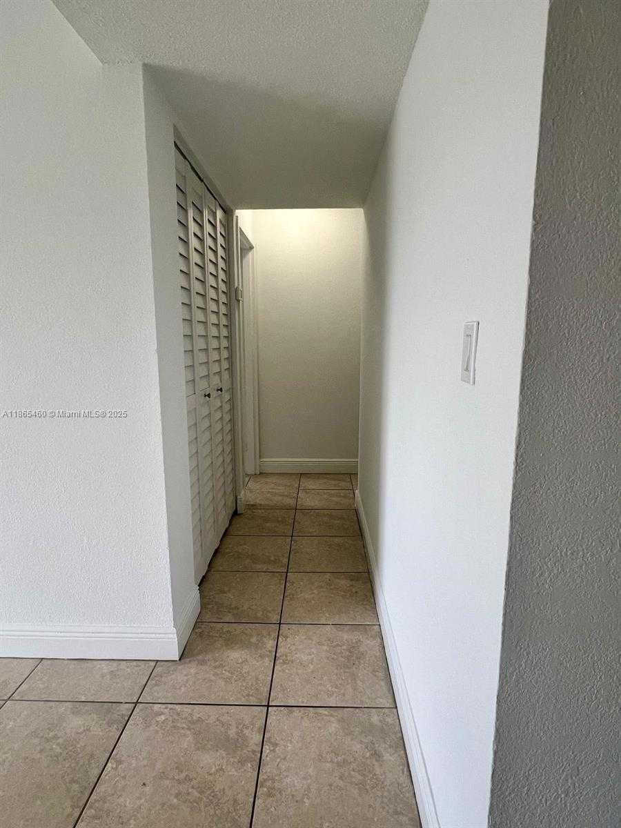 Small Image of 4810 NORTH WEST 79TH AVE #305, Doral Number 8