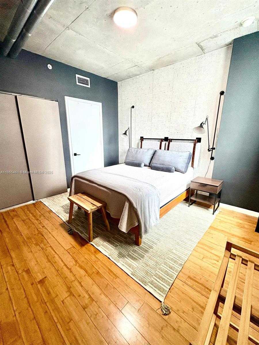 Small Image of 690 SOUTH WEST 1ST CT #1025, Miami Number 14