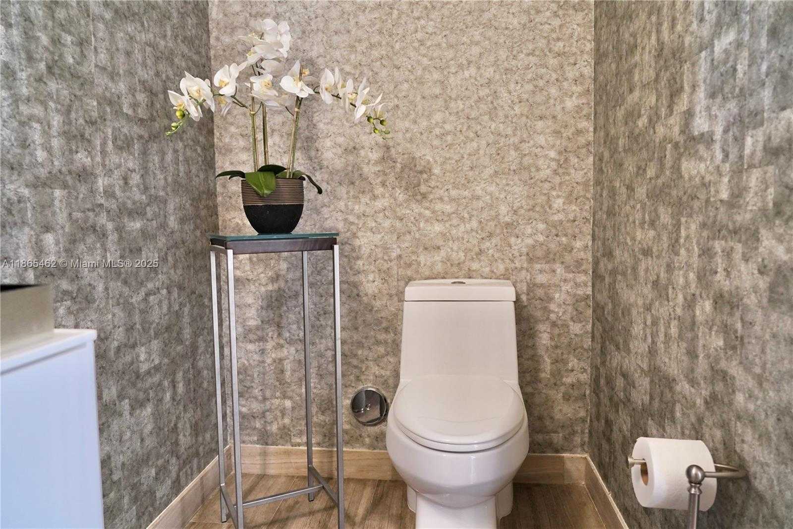 Small Image of 1300 BRICKELL BAY DR #3701, Miami Number 14