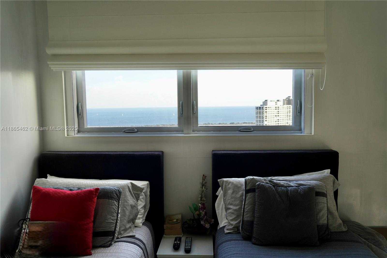 Small Image of 1300 BRICKELL BAY DR #3701, Miami Number 17