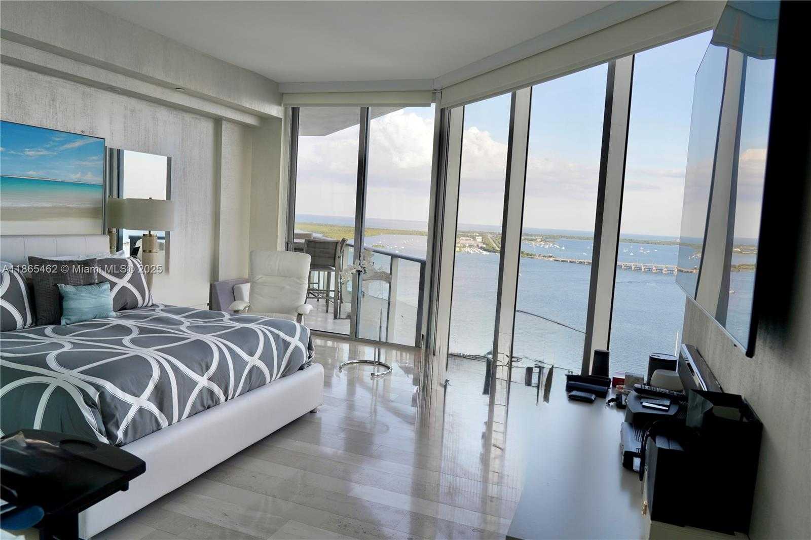 Small Image of 1300 BRICKELL BAY DR #3701, Miami Number 18