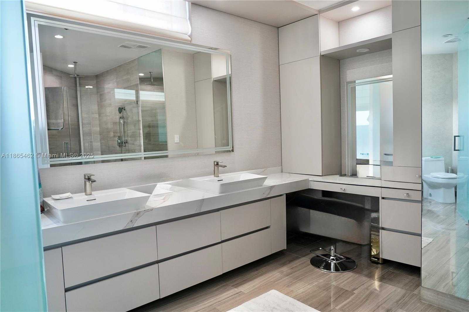 Small Image of 1300 BRICKELL BAY DR #3701, Miami Number 23