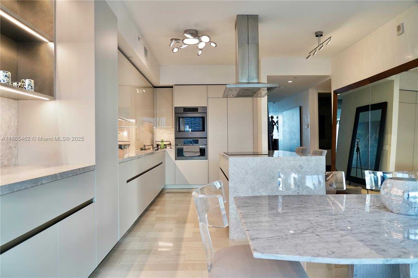 Small Image of 1300 BRICKELL BAY DR #3701, Miami Number 25