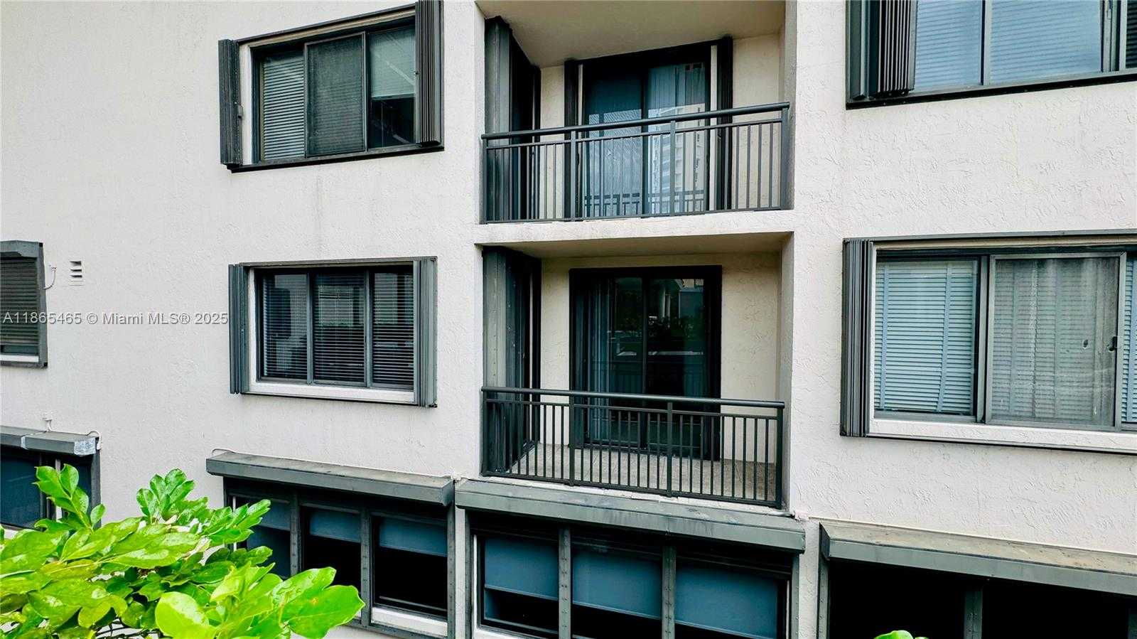 Small Image of 540 BRICKELL KEY DR #300, Miami Number 11