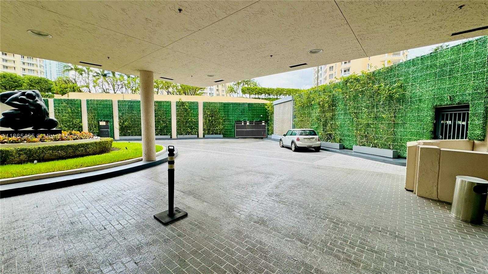 Small Image of 540 BRICKELL KEY DR #300, Miami Number 24