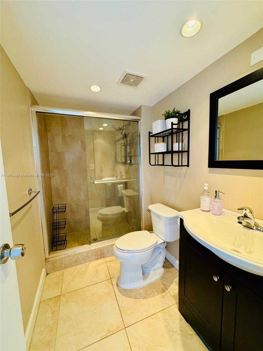 Small Image of 3675 NORTH COUNTRY CLUB DR #2603, Aventura Number 17