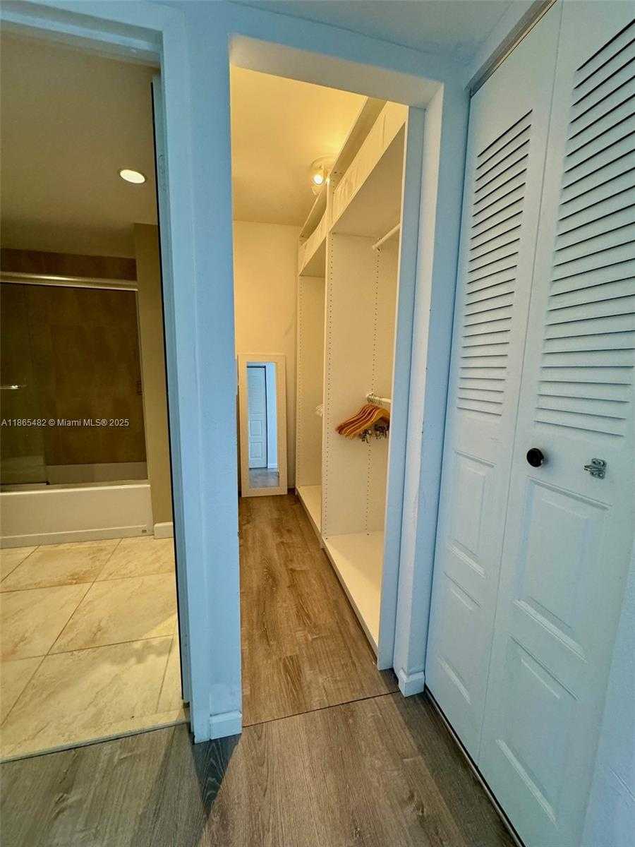 Small Image of 3675 NORTH COUNTRY CLUB DR #2603, Aventura Number 19