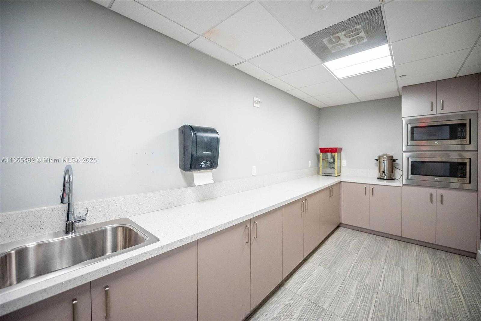 Small Image of 3675 NORTH COUNTRY CLUB DR #2603, Aventura Number 49