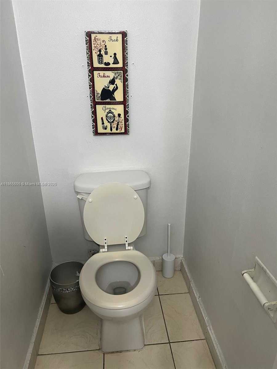 Small Image of 18111 NORTH WEST 68TH AVE #F202, Hialeah Number 11