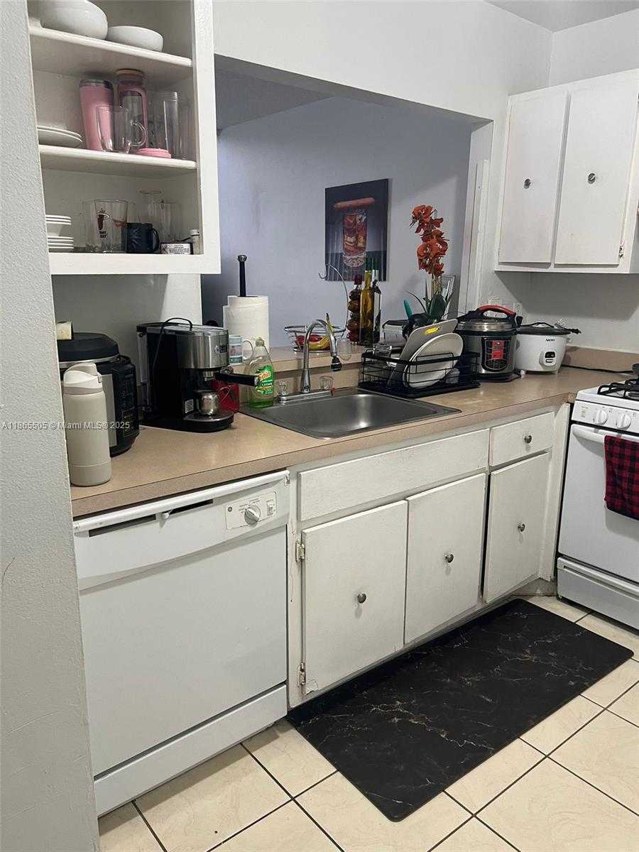 Small Image of 18111 NORTH WEST 68TH AVE #F202, Hialeah Number 12