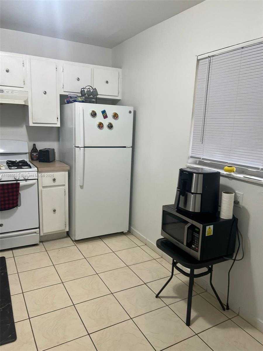 Small Image of 18111 NORTH WEST 68TH AVE #F202, Hialeah Number 13