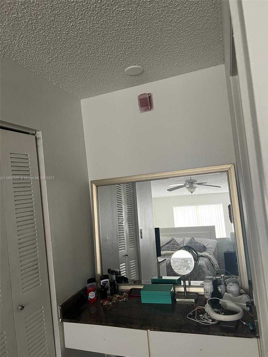 Small Image of 18111 NORTH WEST 68TH AVE #F202, Hialeah Number 4