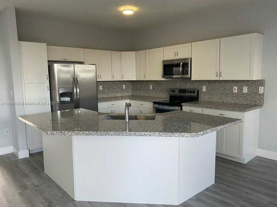 Small Image of 8478 SOUTH WEST 166TH PL, Miami Number 3