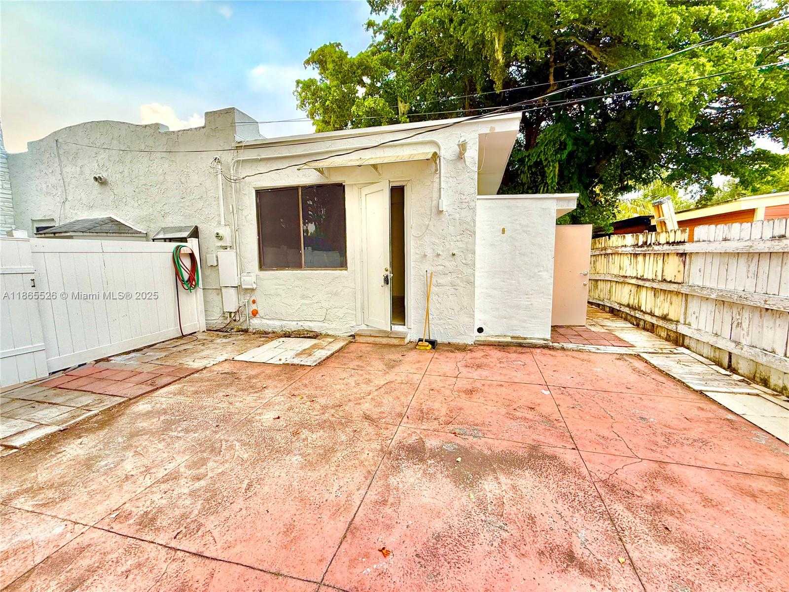 Small Image of 2516 CLEVELAND ST #B, Hollywood Number 16