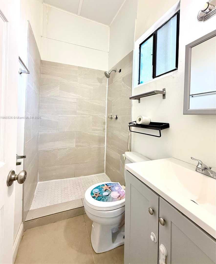 Small Image of 2516 CLEVELAND ST #B, Hollywood Number 24