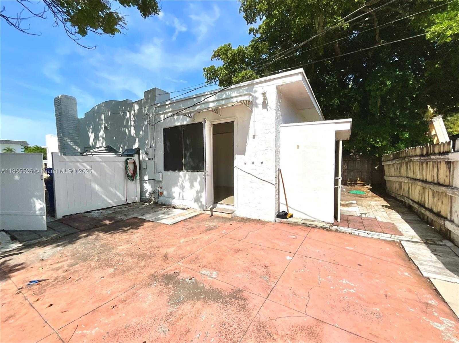 Small Image of 2516 CLEVELAND ST #B, Hollywood Number 25