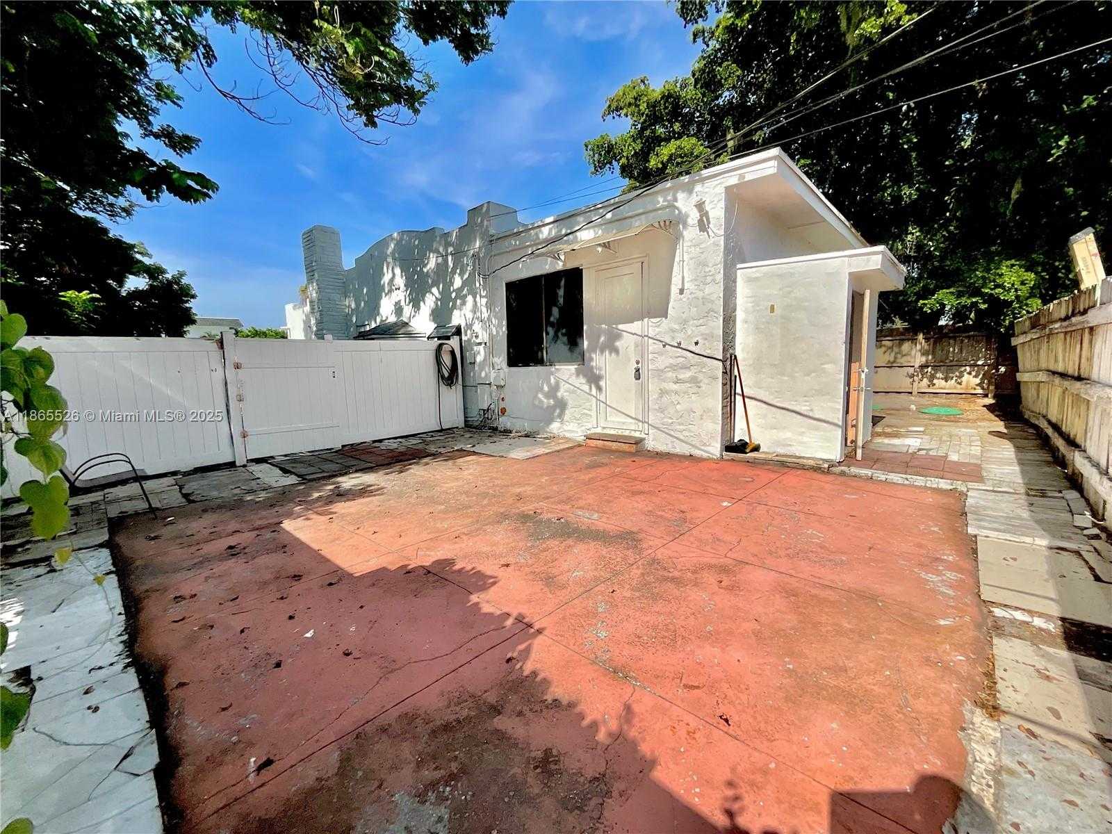 Small Image of 2516 CLEVELAND ST #B, Hollywood Number 27