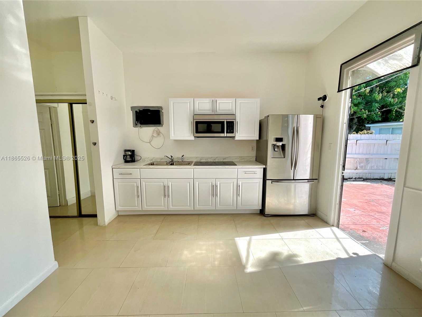 Small Image of 2516 CLEVELAND ST #B, Hollywood Number 29