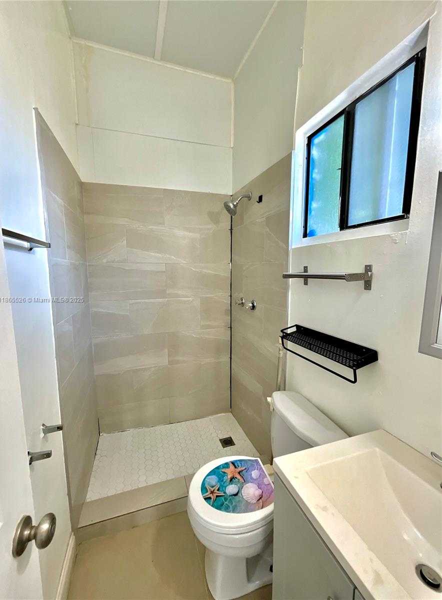 Small Image of 2516 CLEVELAND ST #B, Hollywood Number 31