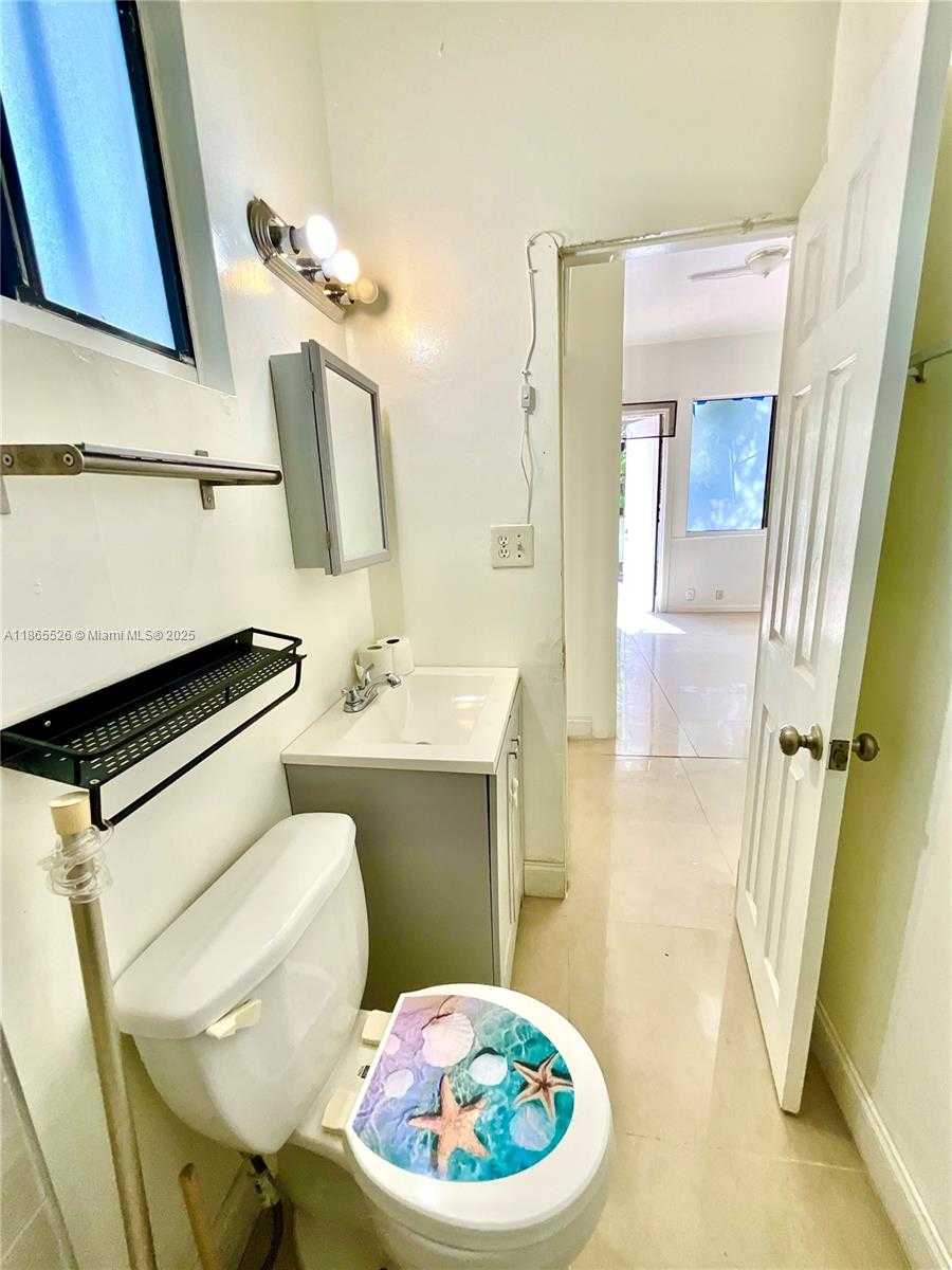 Small Image of 2516 CLEVELAND ST #B, Hollywood Number 7