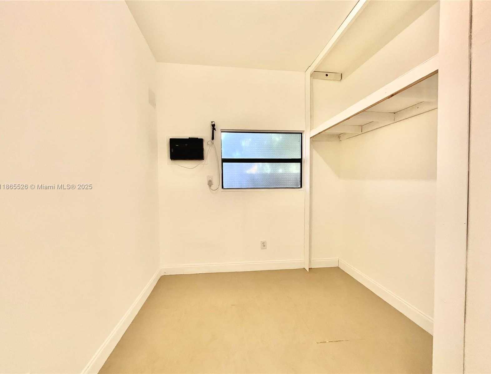 Small Image of 2516 CLEVELAND ST #B, Hollywood Number 9