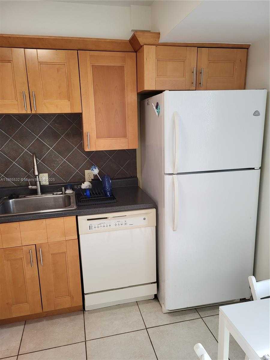 Small Image of 3475 NORTH COUNTRY CLUB DR #817, Aventura Number 10