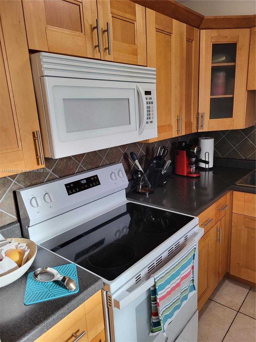 Small Image of 3475 NORTH COUNTRY CLUB DR #817, Aventura Number 12