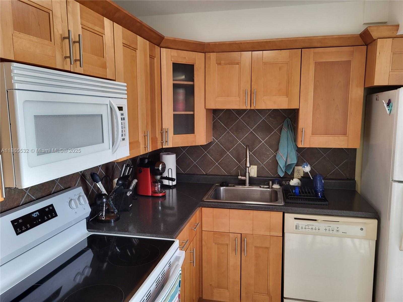 Small Image of 3475 NORTH COUNTRY CLUB DR #817, Aventura Number 13