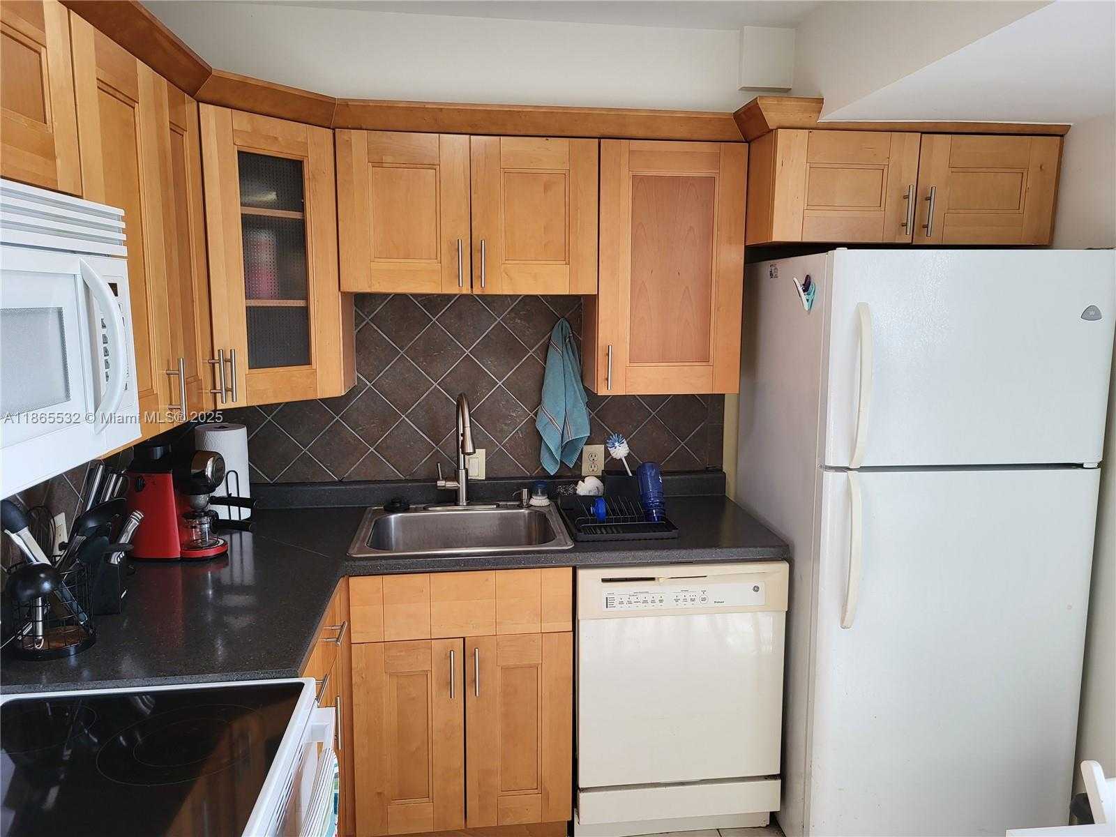 Small Image of 3475 NORTH COUNTRY CLUB DR #817, Aventura Number 14
