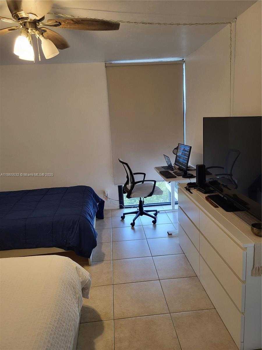 Small Image of 3475 NORTH COUNTRY CLUB DR #817, Aventura Number 16