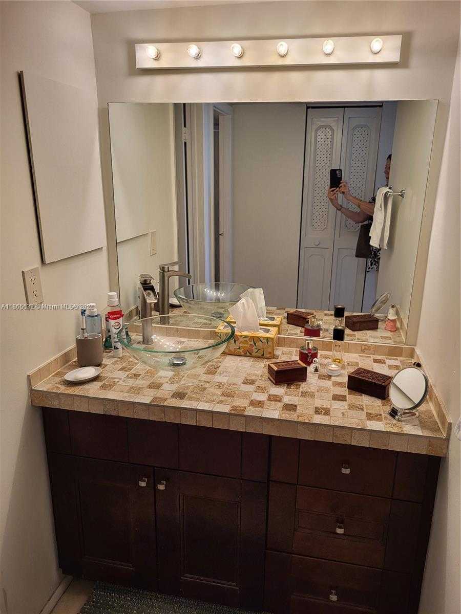 Small Image of 3475 NORTH COUNTRY CLUB DR #817, Aventura Number 18