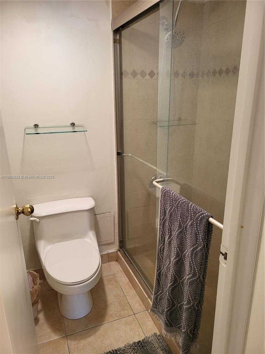 Small Image of 3475 NORTH COUNTRY CLUB DR #817, Aventura Number 19