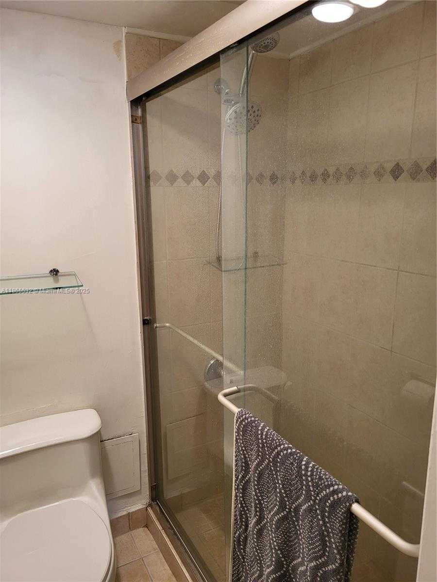 Small Image of 3475 NORTH COUNTRY CLUB DR #817, Aventura Number 20