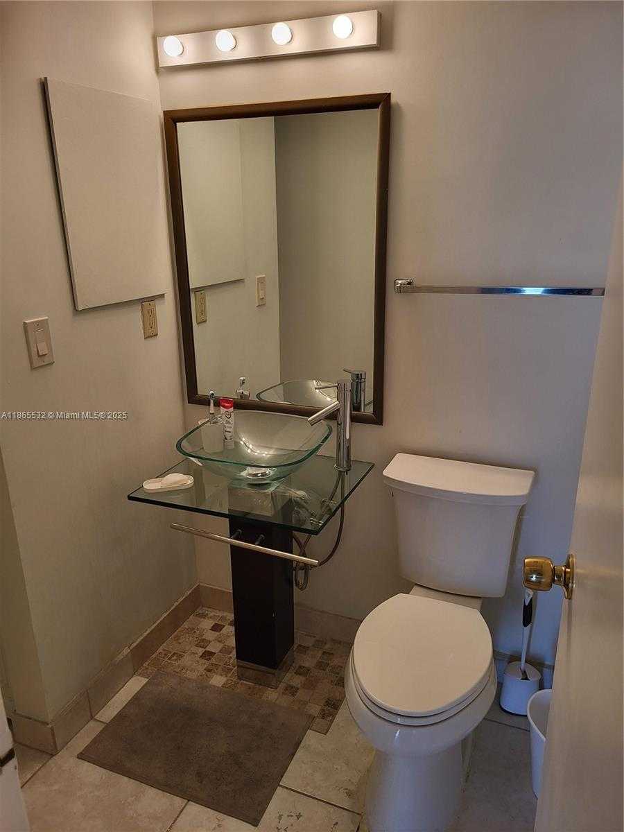 Small Image of 3475 NORTH COUNTRY CLUB DR #817, Aventura Number 21