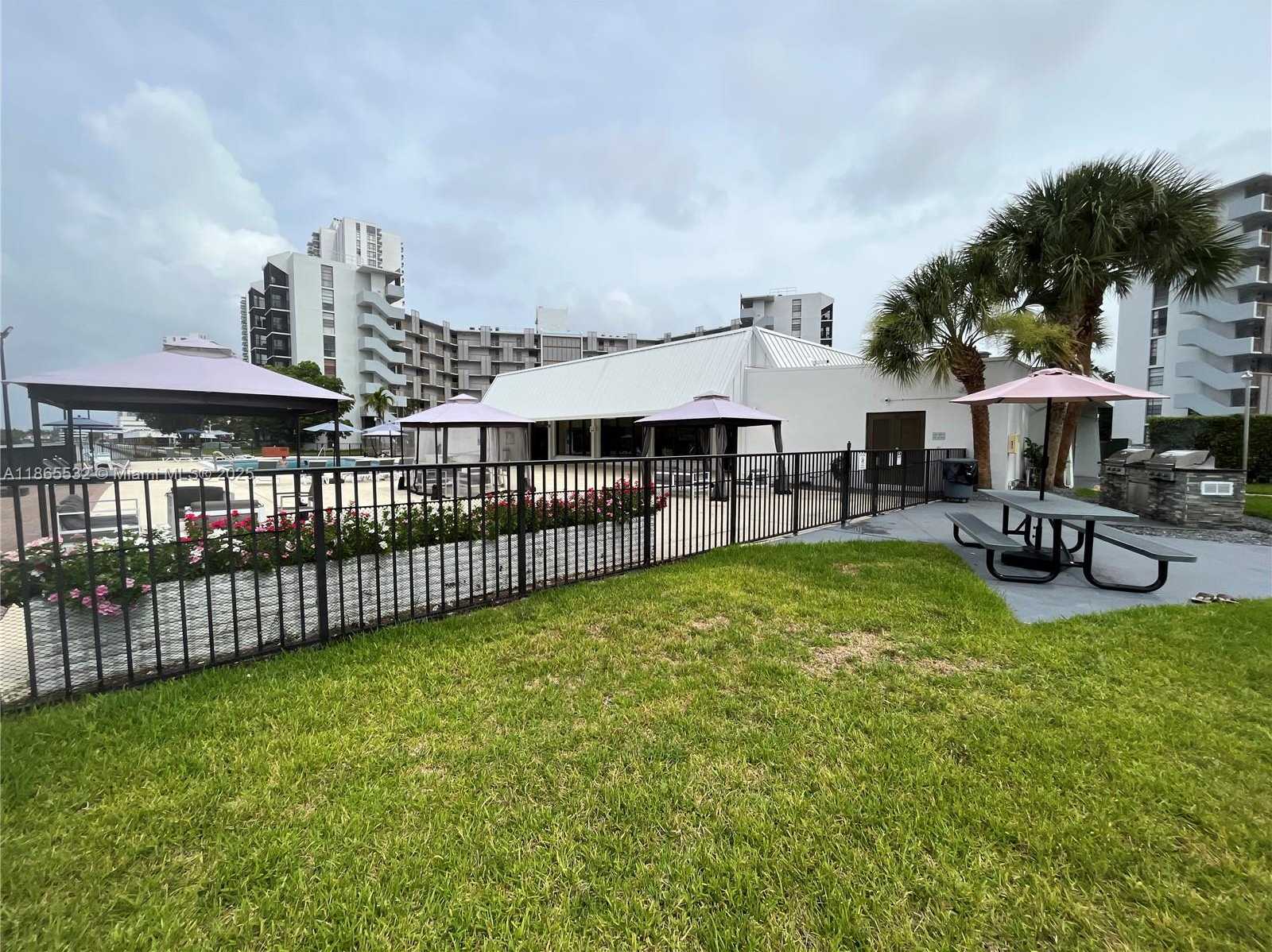 Small Image of 3475 NORTH COUNTRY CLUB DR #817, Aventura Number 24