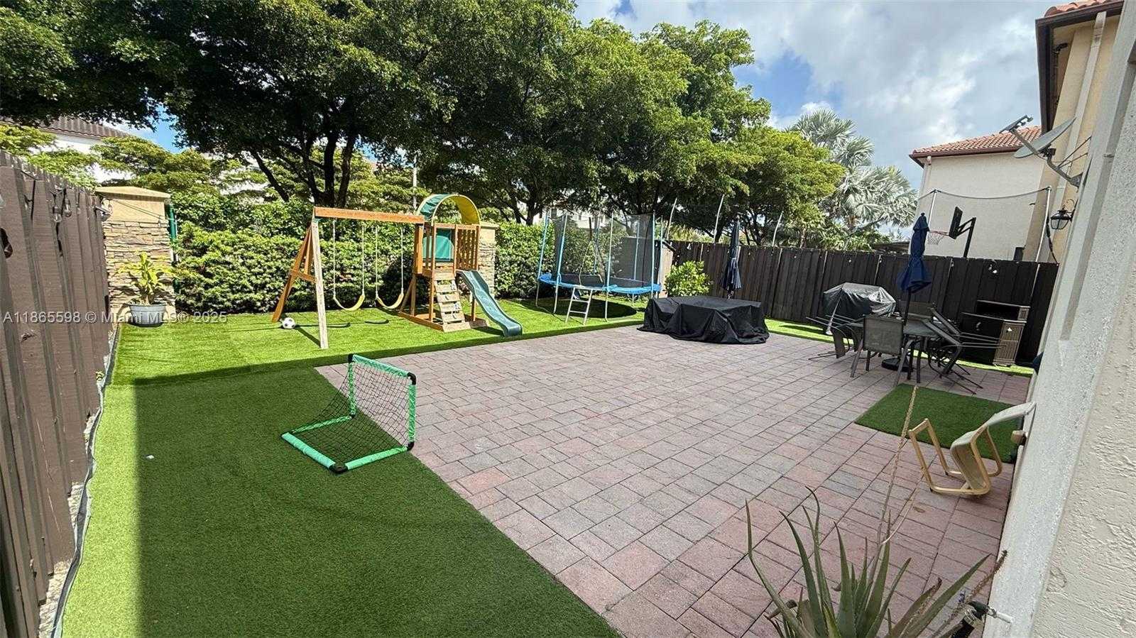 Small Image of 8660 NORTH WEST 101ST PL #8660, Doral Number 5