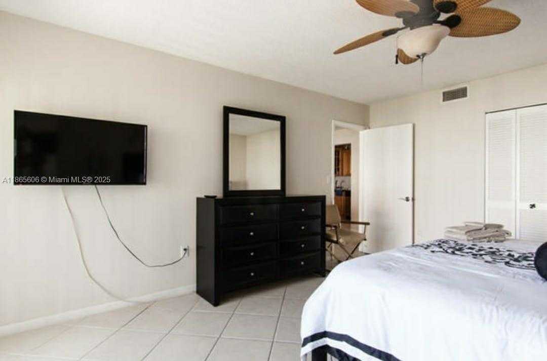 Small Image of 201 178TH DR #520, Sunny Isles Beach Number 5